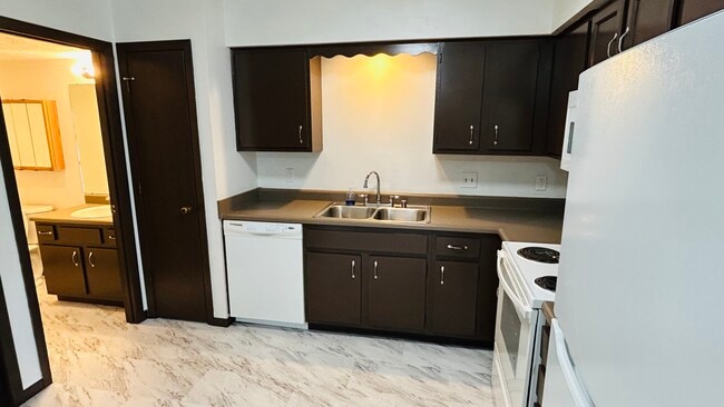 Photo - 2611 W 60th St