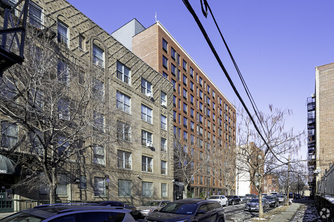 Photo - 1073 Summit Ave Apartments
