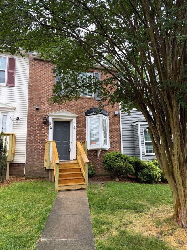 Building Photo - Charming Cary Home on Rosebrooks Drive: Comfort & Convenience Await!