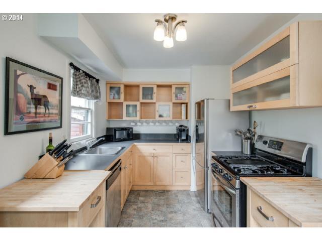 Kitchen - 54 NE Graham St