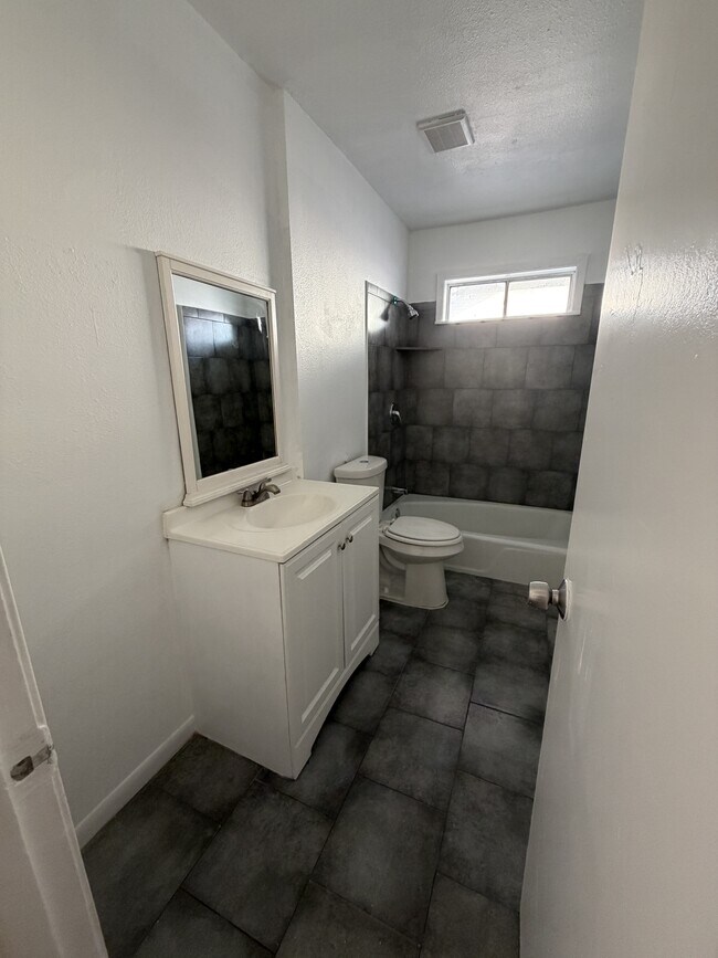 Photo - 2910 Lourdes St