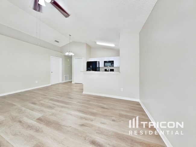 Photo - 828 Cape Cod Cir