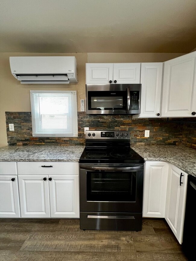 Photo - 1208 St Helens St