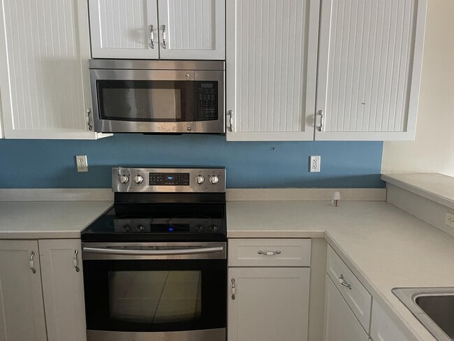 Photo - 102 Williams St