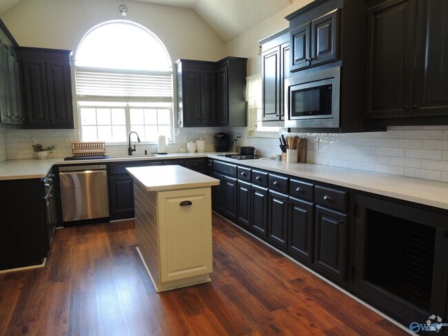 Building Photo - 104 Kestrel Ct SW Rental
