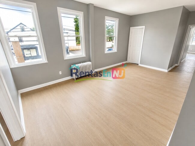 Building Photo - 335 Myrtle Ave Unit 2B