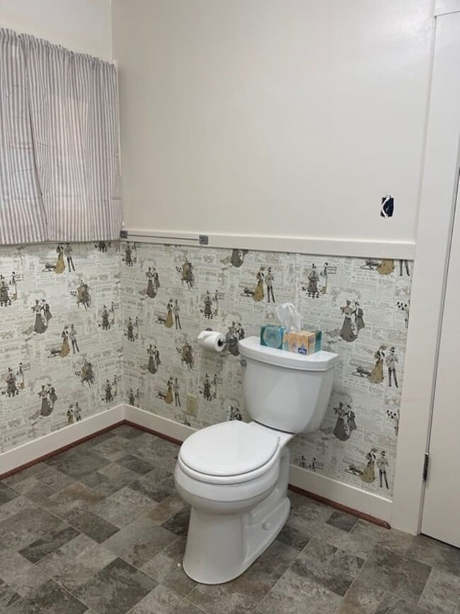 Photo - Spacious Craftsman Home