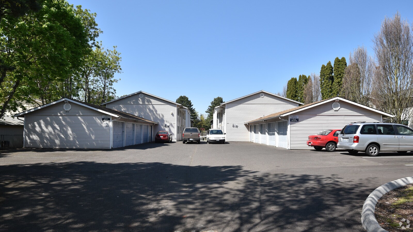 Photo - Gibbons Apartments