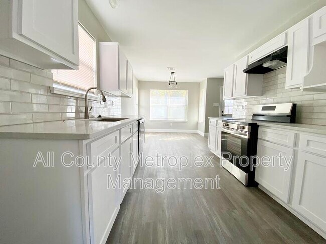 Photo - 3714 Catalina St