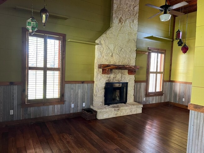 Photo - 813 W Bluebonnet Dr