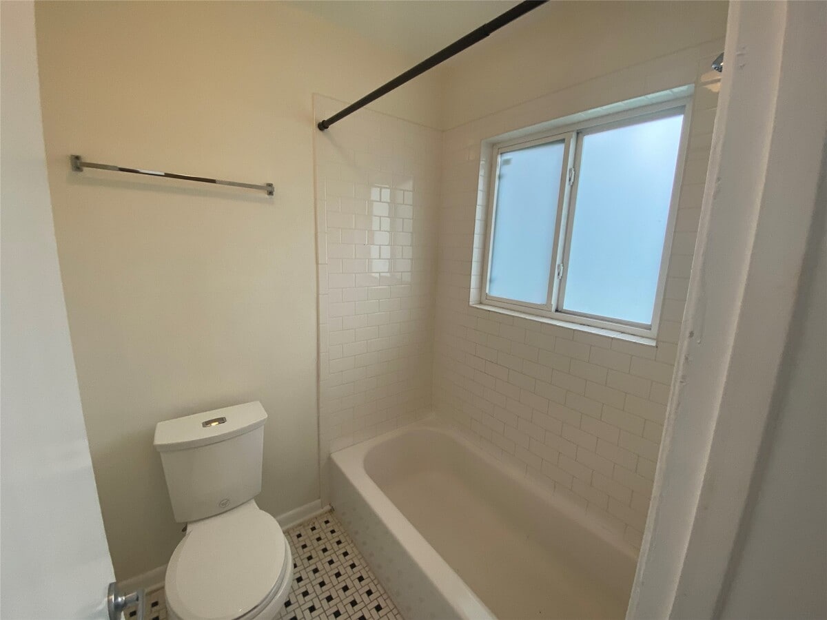 Photo - 219 W Alabama St Unidad 05