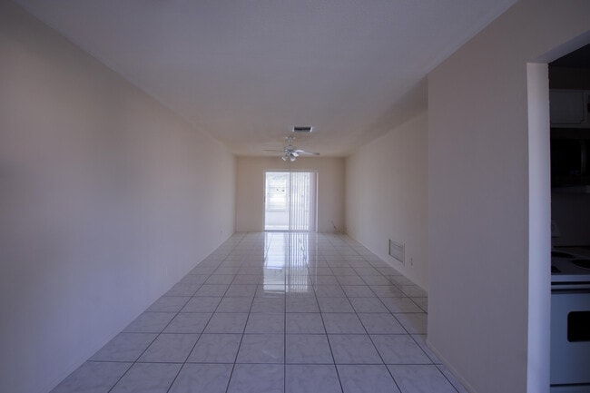Building Photo - 2102 NE 1st Way Unit 202