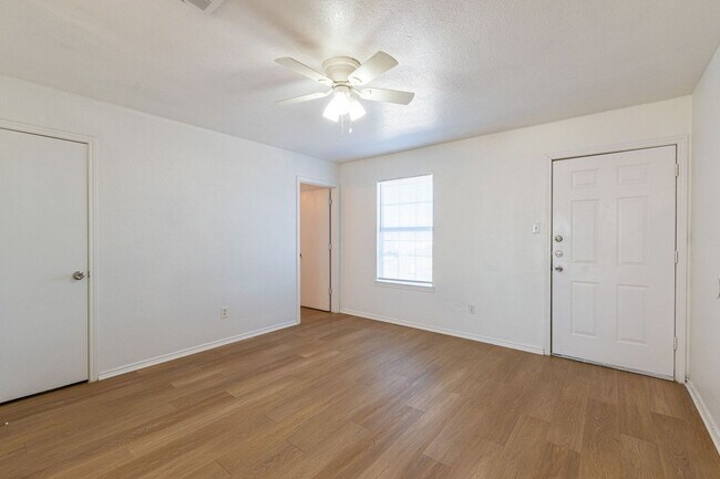 Photo - RENT REDUCTION - AVAILABLE NOW! Unit 5904 Greengate Drive -  D