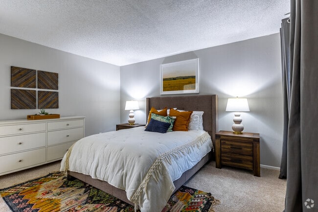 2BR, 2BA - 1,016SF
