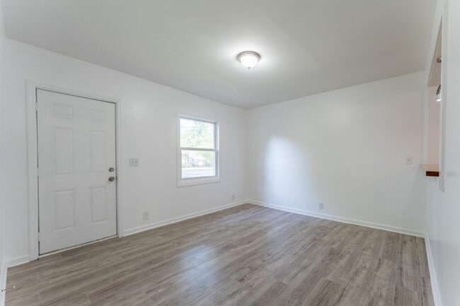 Photo - 1st month free with accepted application in November.... | ..... Deposit alternatives for qualifi... Unit 2