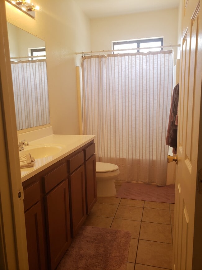 Photo - 1433 E Elm St Unit #2 -  6 bedroom