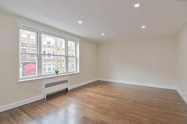 Photo - 35 Chiswick Rd Unit #4