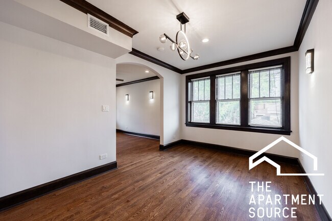 Building Photo - 6411 N Talman Ave Unit 2