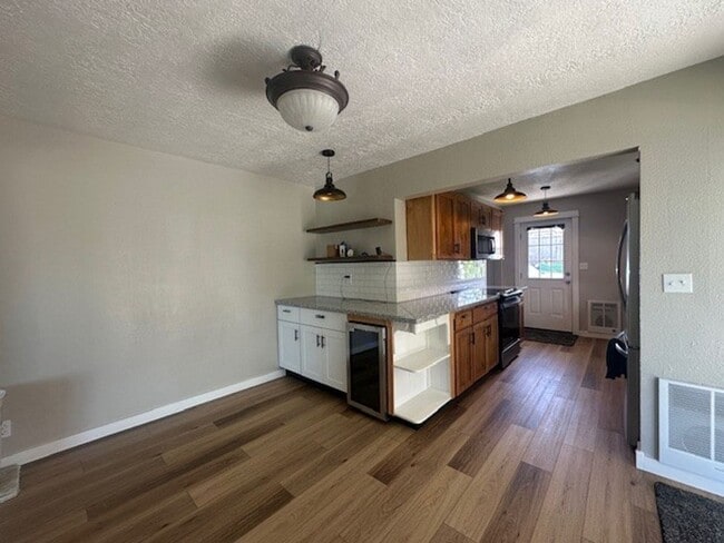 Photo - Newly Remodeled 3 Bedroom / 2 Bathroom in NE Madras