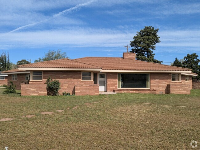 Building Photo - 1002 W 5th St Rental