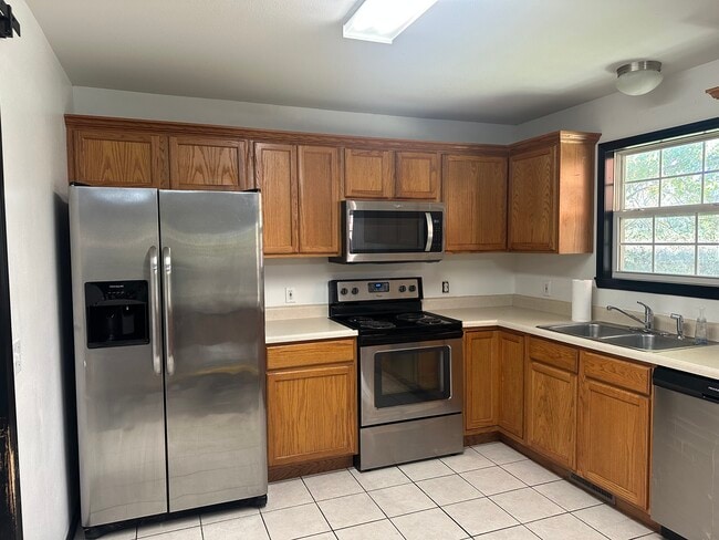 Photo - 647 S Hazelnut Ave