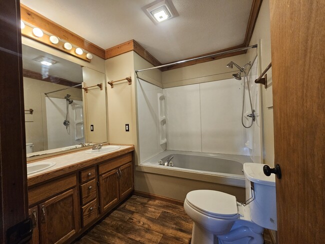 Photo - 777 SE Y Hwy