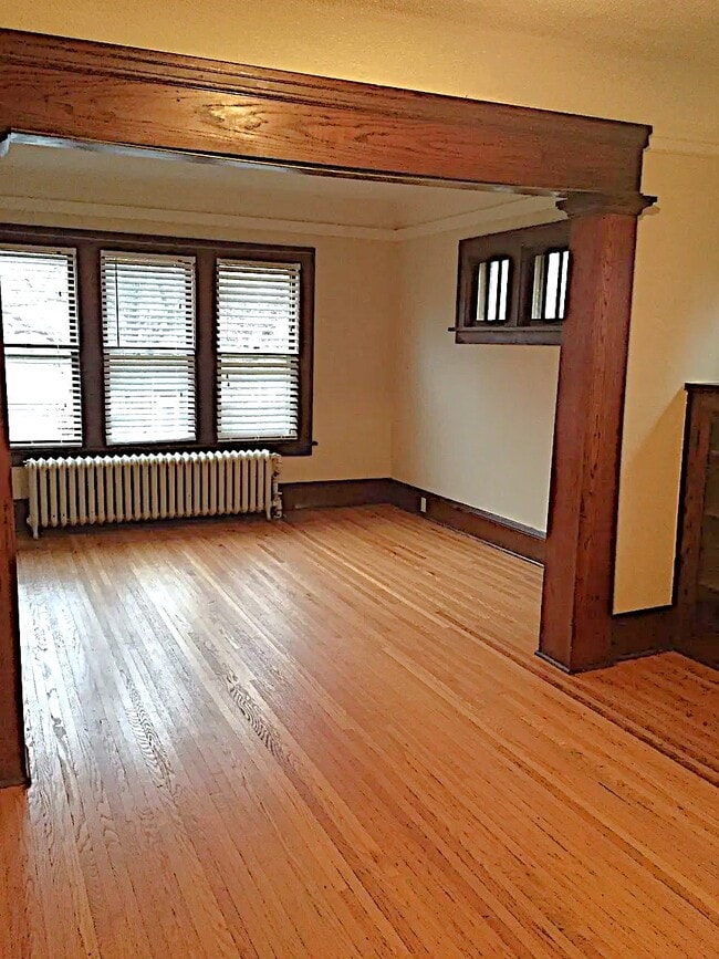 Building Photo - 1088 Dayton Ave Unit 4