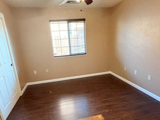 Photo - 2 WEEKS FREE RENT November Special - Roomy...