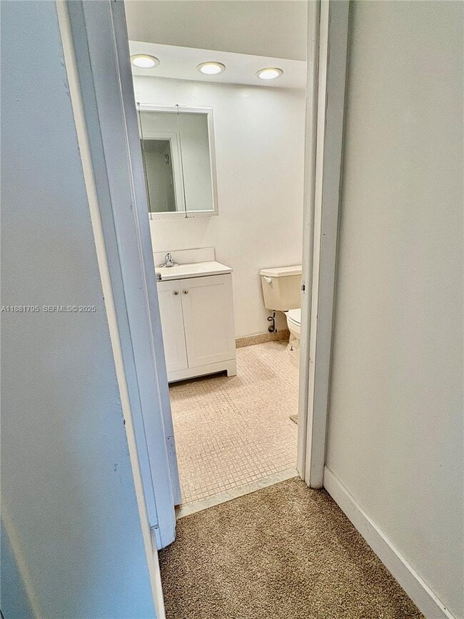 Photo - 300 Golden Isles Dr Unidad 317