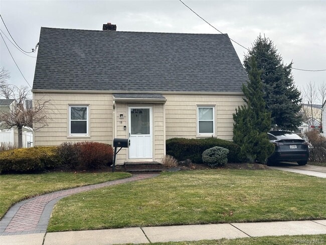 Building Photo - 15 Brook Dr