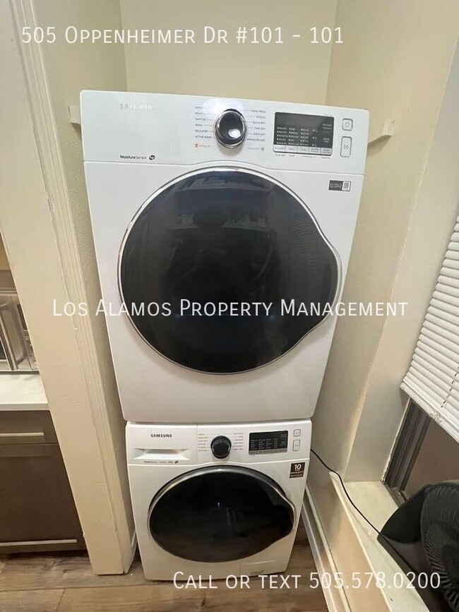 Photo - 505 Oppenheimer Dr