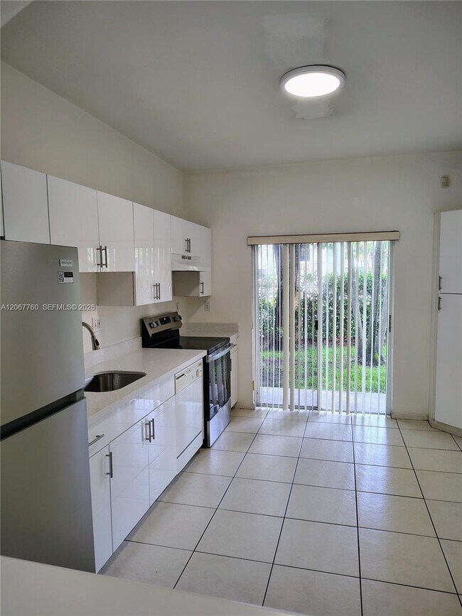 Photo - 6990 NW 179th St Unidad 101-2