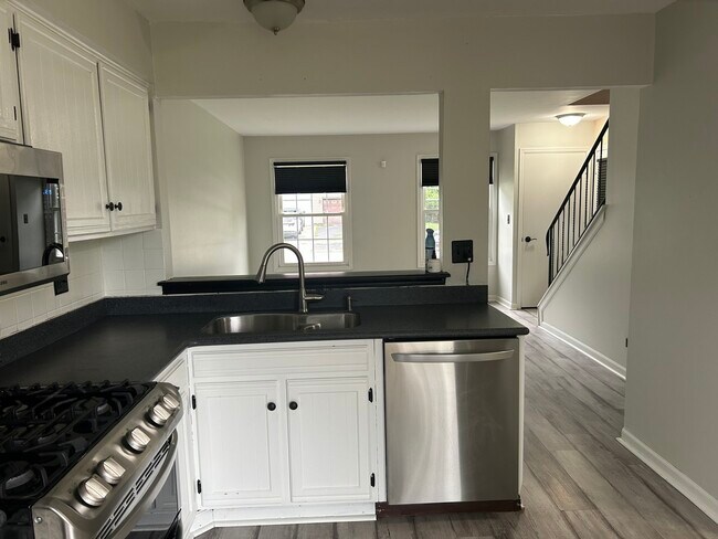 Photo - 1804 DeForest Ln