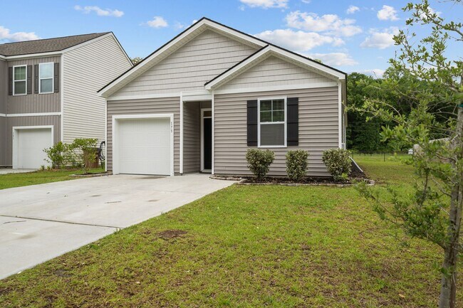 Photo - Spacious 4-Bedroom Home Near Fort Stewart with Open Floor Plan & Large Backyard
