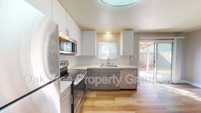 Photo - 2531 Grove Way