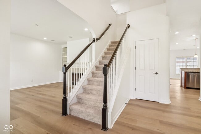 Photo - 1355 Middlebury Dr