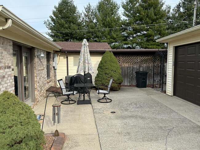 Photo - 303 St John Rd