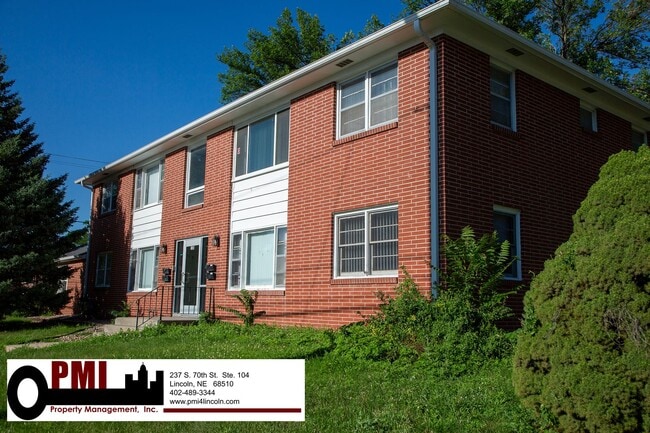 Building Photo - 2 Bedroom and 1.5 Bathroom Apartment Avail... Unit 1730 S. 17th Street #1