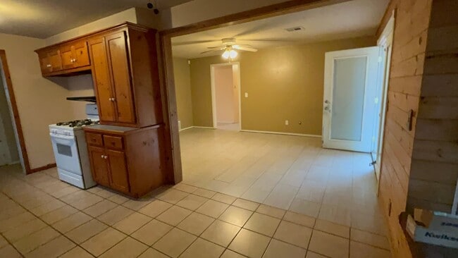 Photo - 4700 SE 42nd St