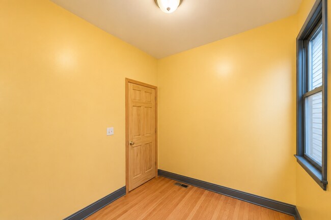 3213 S Green St Unit 1