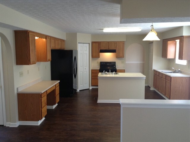 Photo - 139 Knights Bridge Dr E