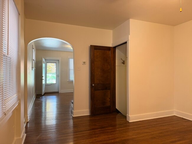 Photo - 607 1/2 Klemont Ave Unit 607 1/2 Klemont Ave