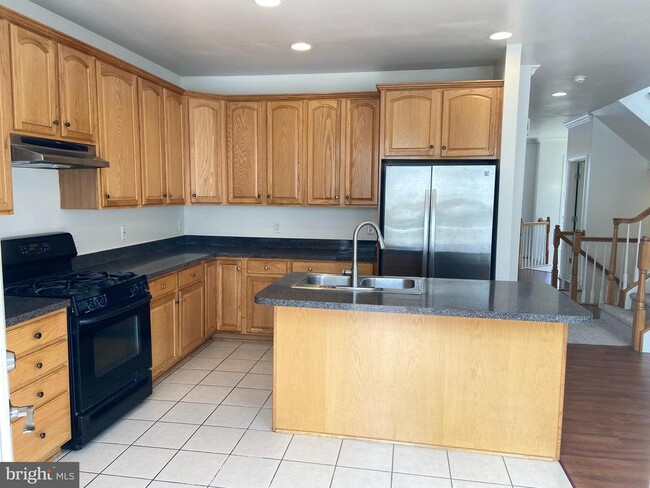 Photo - 5633 Sheals Ln