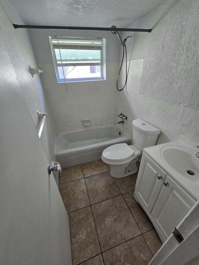 Photo - 2151 NE 168th St Unidad 3