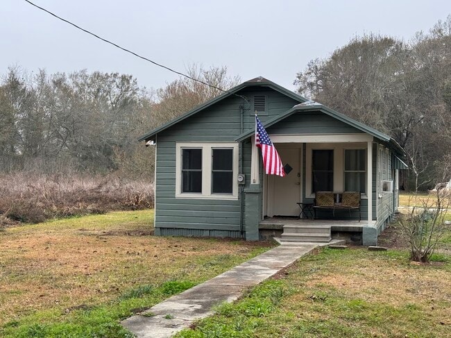 Building Photo - 7616 Old Jeanerette Rd Rental