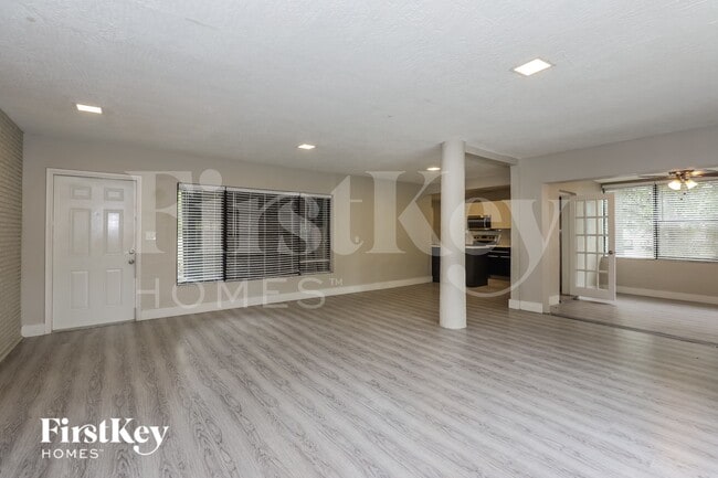 1185 Arizona Ave
