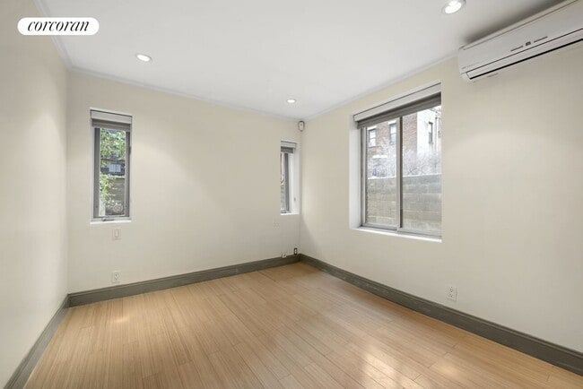 Photo - 42 W 88th St