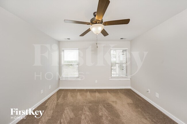 Photo - 563 Kincaid Cove Ln
