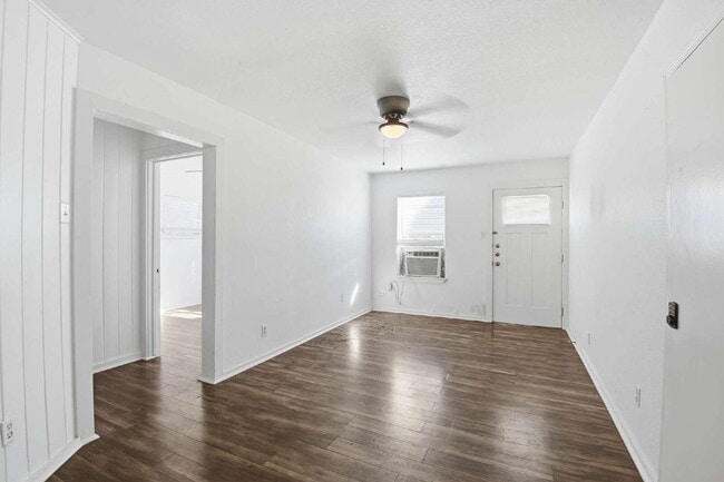 Building Photo - 5010 Ennis St Unit # 2