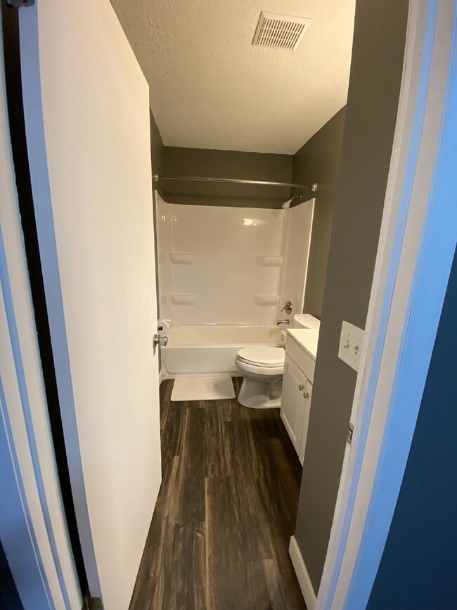 Photo - "Charming & Convenient Living: Spacious 2-Bedroom Duplex with 1.5 Baths on Schuetzen Ln, Davenport"